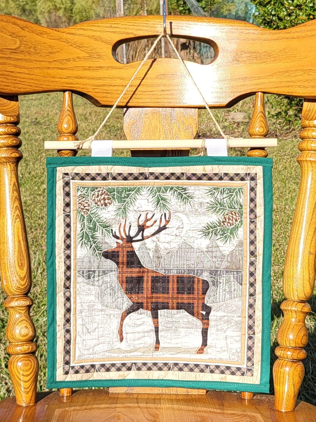 Cabin Deer Quilted Wall Hanging – Hand-Guided Longarm Fiber Art (12″ × 12″)